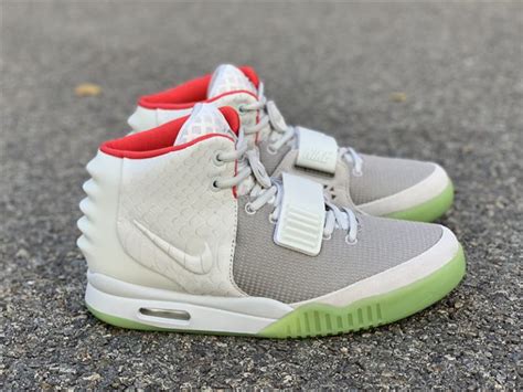 nike air yeezy 2 wolf grey kaufen|yeezy 2 pure platinum price.